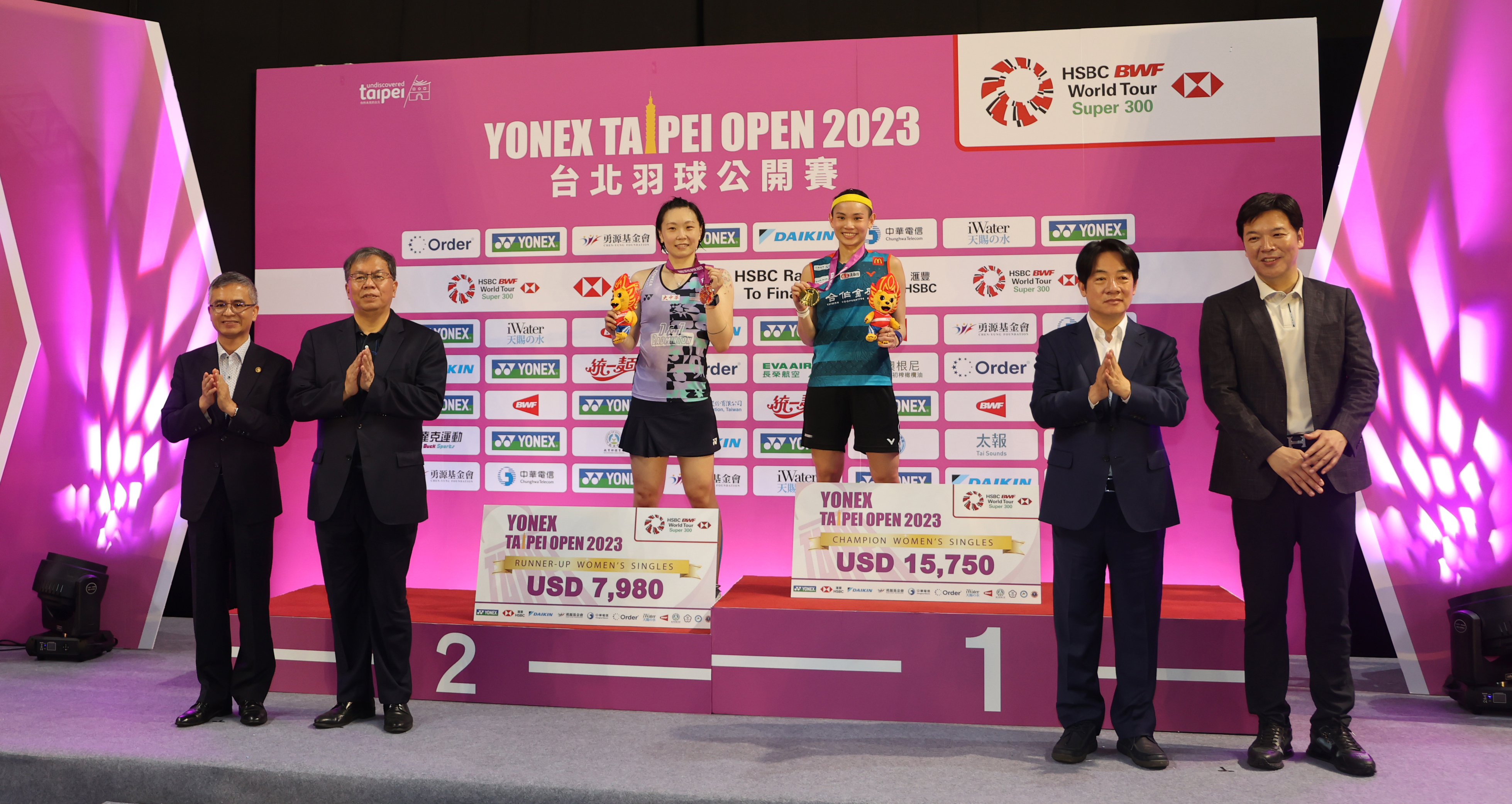 (圖)Tai Tzu Ying was champion at the Yonex Taipei Open 2023 Vice President Lai Ching-te (2nd on right, front row) was present to witness the award of her medal.